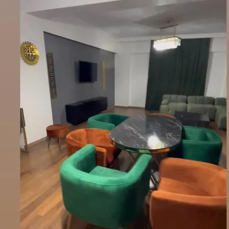 Sabiha Gökcene 5 Dk Havuz, Balkon, Otopark Yeşillikler Içinde Daire
